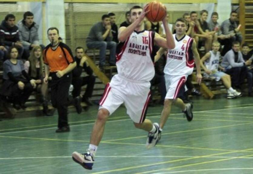 Высшая лига. Лидеры синхронно побеждают