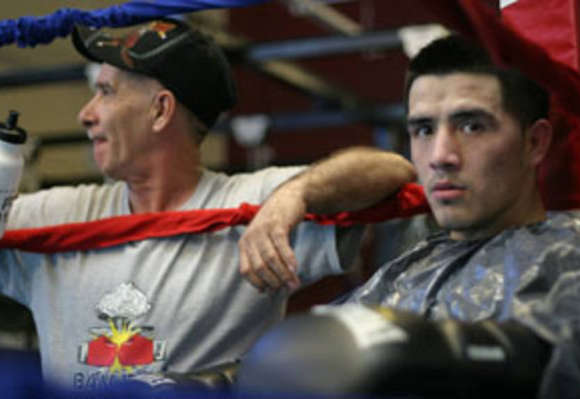 Риос: "Арум пообещал мне бой с победителем встречи Паккьяо — Маркес"