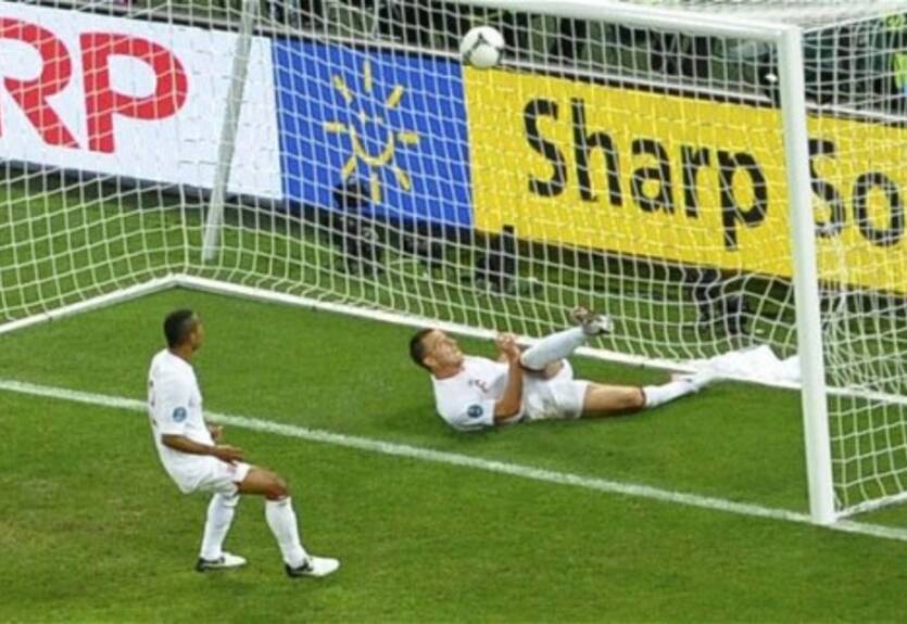 Завтра ФИФА официально введет технологии в помощь арбитрам + ВИДЕО