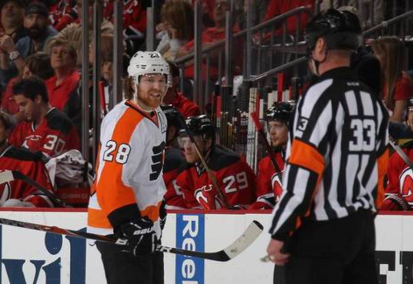 НХЛ. Жиру возвращается в США