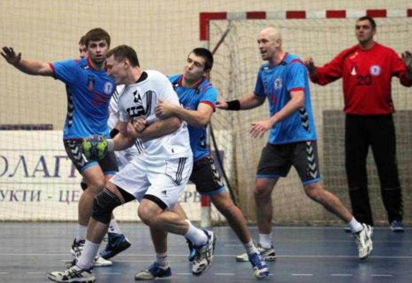 Гандбол. Мужская Суперлига. Чемпион снова проигрывает