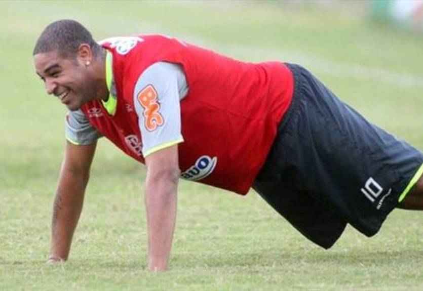 Адриано снова загулял и потерял клуб