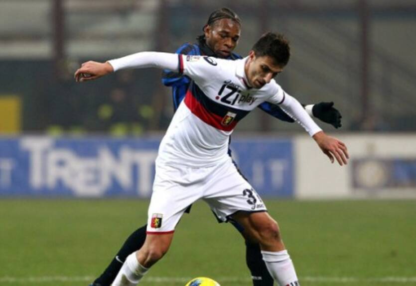 Лидеры АПЛ просматривают защитника Дженоа