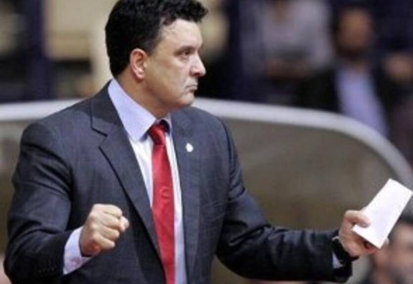 Арис сменил тренера