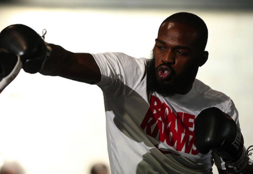 Джон Джонс встретится с Чейлом Сонненом в апреле