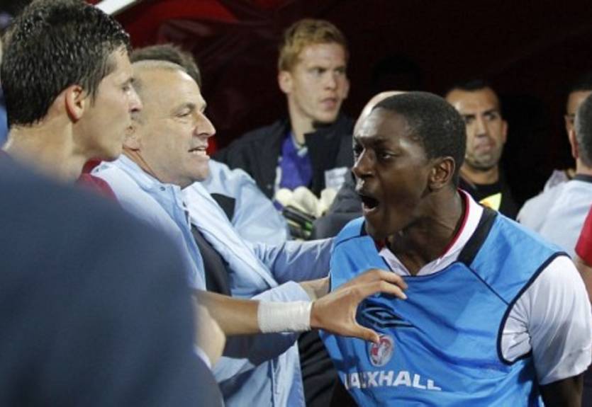 Матч молодежных сборных Сербии и Англии завершился массовой дракой на почве расизма