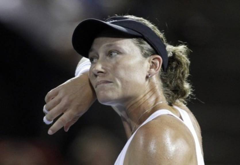 Осака (WTA). Стосур побеждает в первом круге, Макхэйл вылетает