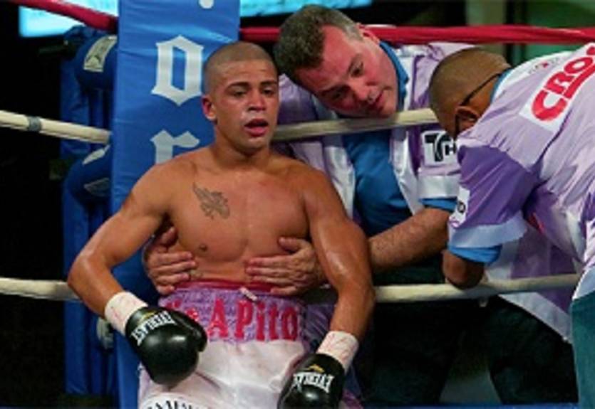 Васкес одержал волевую победу над Окендо