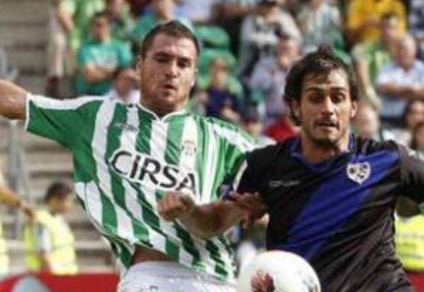 Защитник Бетиса перенесет операцию