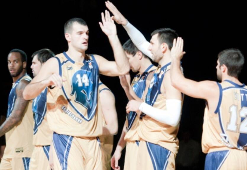 Кубок Белова и Кондрашина. Будивельник бьет Калев