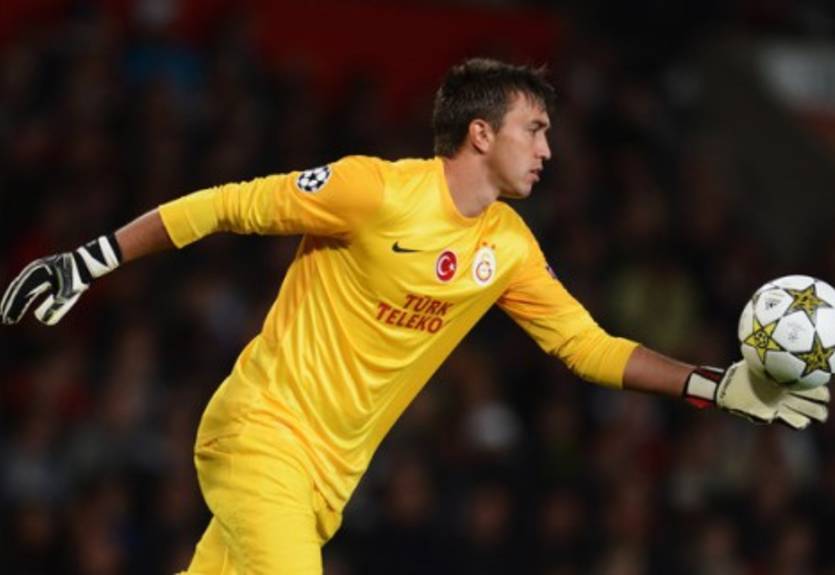 МЮ интересуется голкипером и защитником Галатасарая