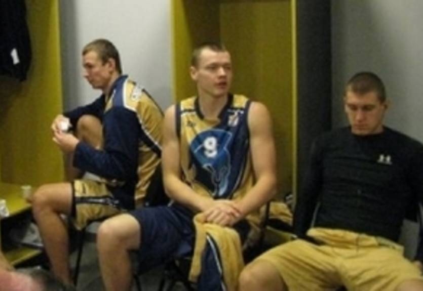 Будивельник не справился с французским Дижоном