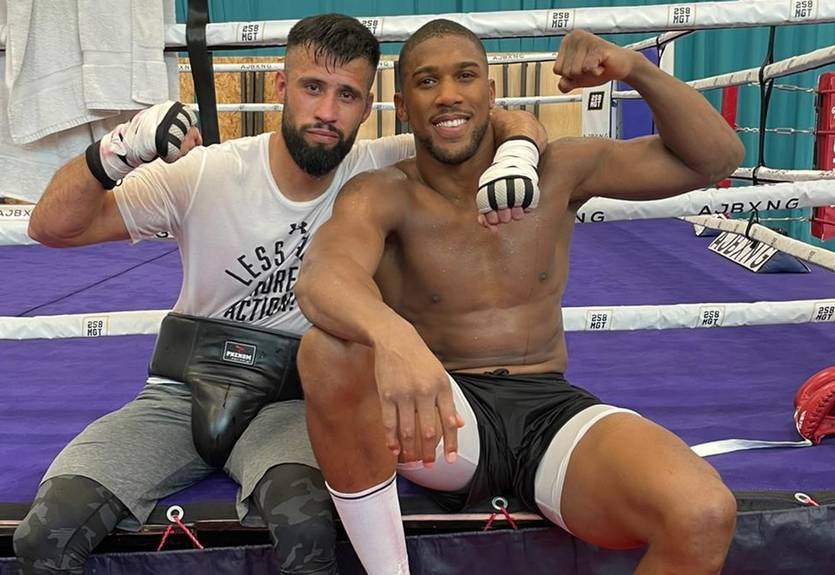 Спарринг-партнер Джошуа назвал главный недостаток Усика