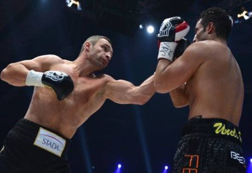 Кличко легко одолел Чарра