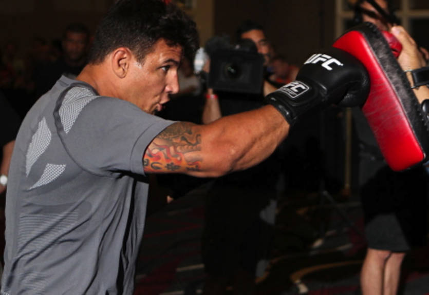 Бой Мир-Кормье состоится в ноябре