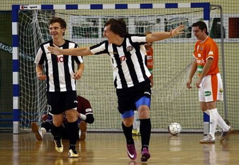 Футзал. Ураган снова переиграл поляков