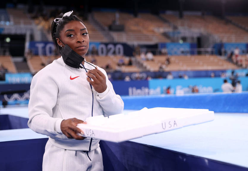 Американка Байлз снялась с индивидуального многоборья на Олимпиаде Американка Байлз снялась с индивидуального многоборья на Олимпиаде