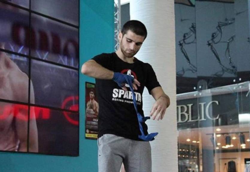Чухаджян нокаутировал соперника на вечере бокса в Германии