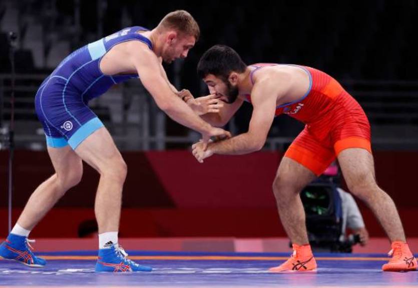 Борцы Хоцяновский и Михайлов проиграли первые свои схватки в Токио Борцы Хоцяновский и Михайлов проиграли первые свои схватки в Токио