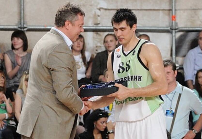 Официально. Дроздов — игрок Будивельника