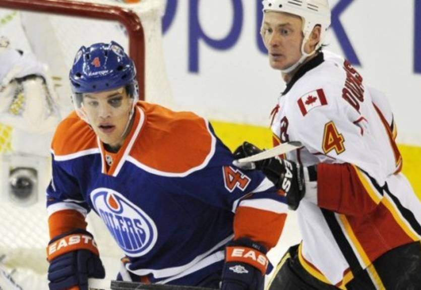 НХЛ. Эдмонтон возобновил переговоры с Холлом