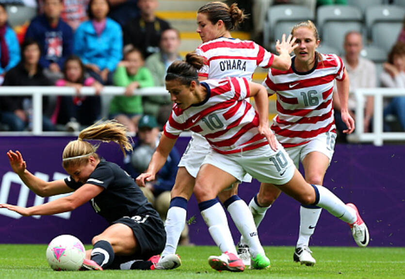 США бьет Новую Зеландию в женском футболе