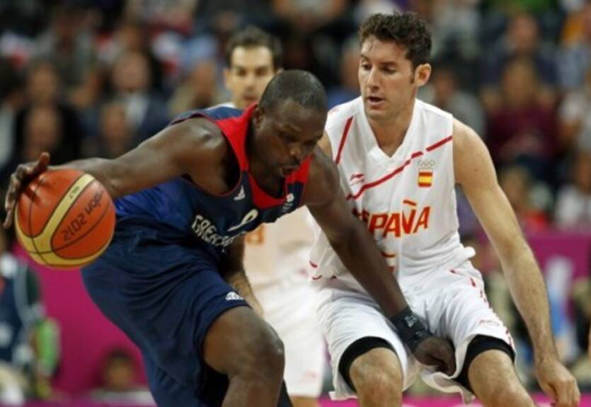 Испания убегает от Великобритании