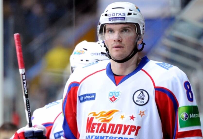 КХЛ. Михнов подписал полноценный контракт с Атлантом