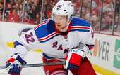 НХЛ. Рейнджеры переподписали защитника