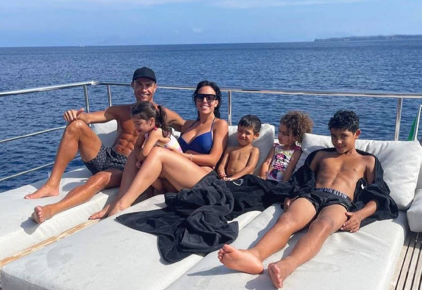 Роналду выложил милое семейное видео с Джорджиной и детьми