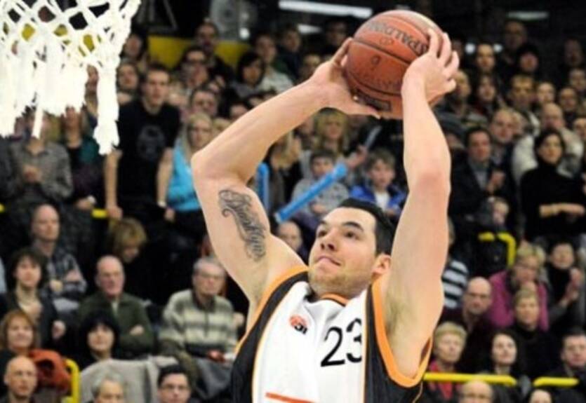 Бернс подписался в Италии