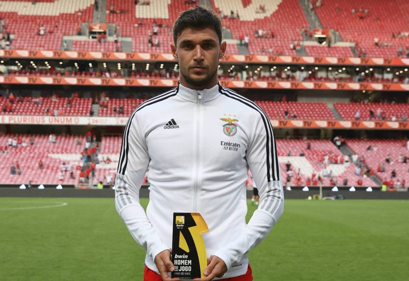 Яремчука признали лучшим игроком матча Бенфики против Аруки