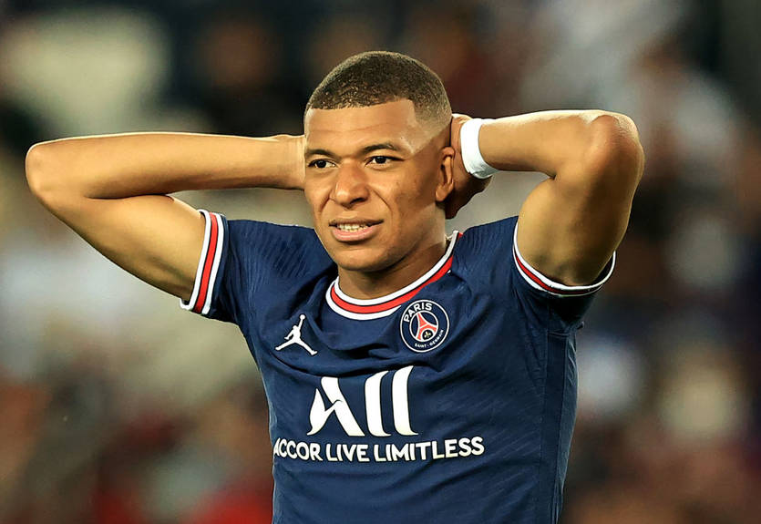 Мбаппе попросил ПСЖ продать его в Реал