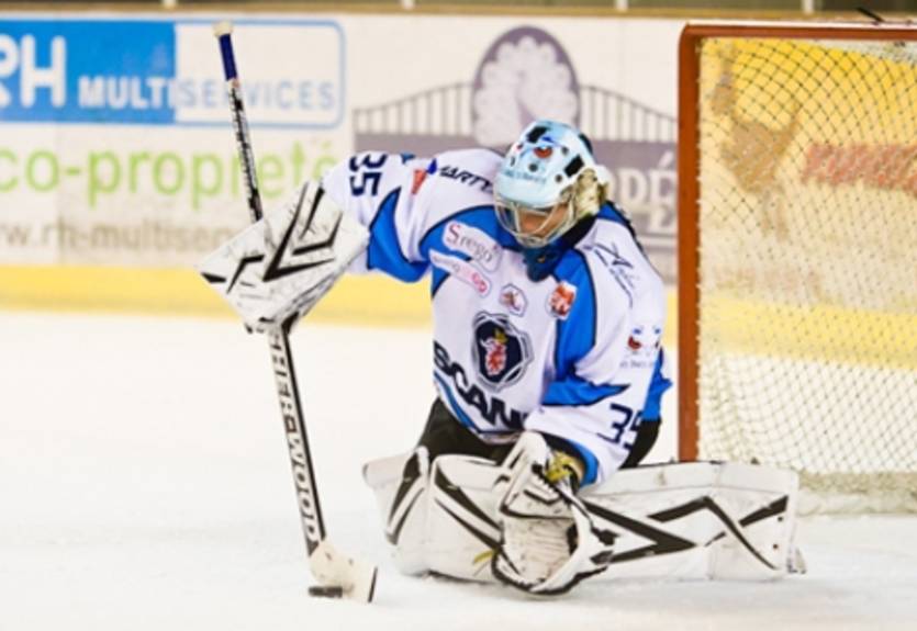 ПХЛ. Сокол подписал Хочевара