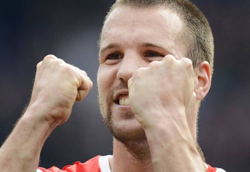 Переход Влаара в Астон Виллу откладывается