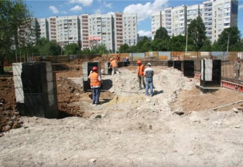В Луганске строится ледовый дворец