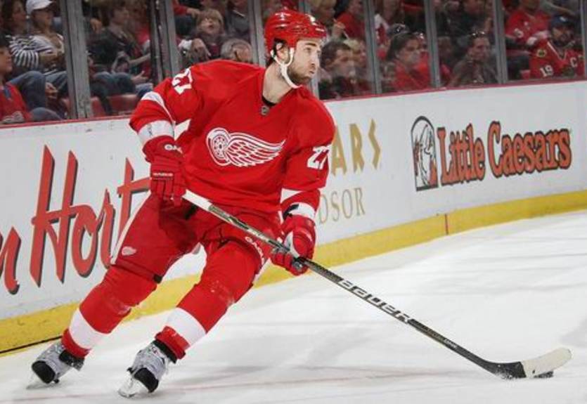 НХЛ. Детройт оформил контракт с Квинси