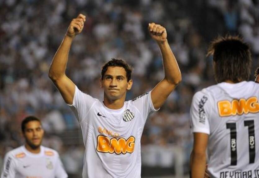 Сантос отпускает Гансо