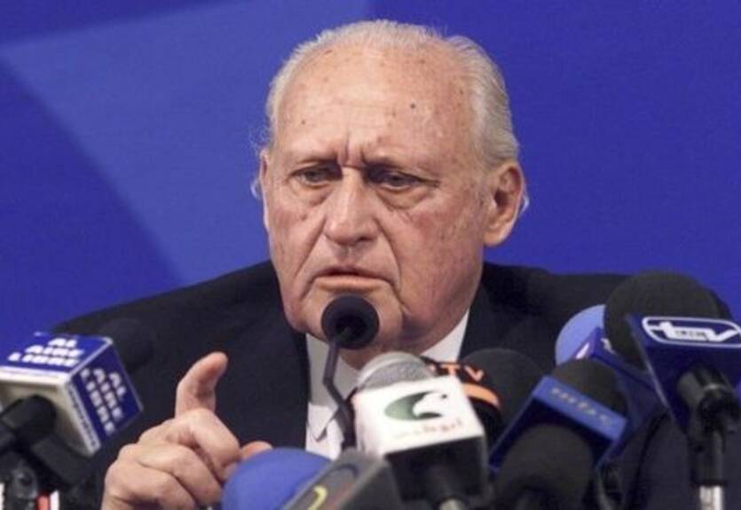 Экс-президента ФИФА подозревают во взяточничестве