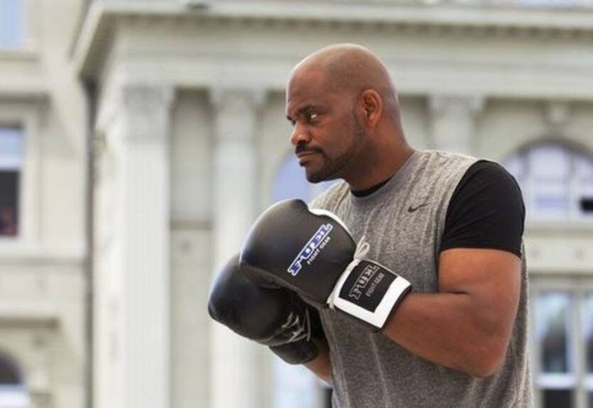 Брат Томпсона: "Тони адресовал неприличный жест фанатам Кличко"