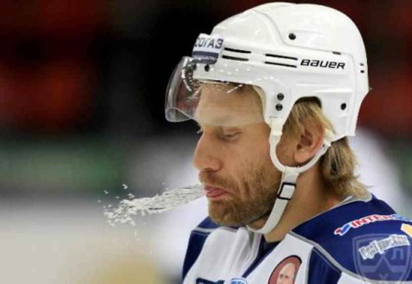 КХЛ. Селуянов — игрок Нефтехимика