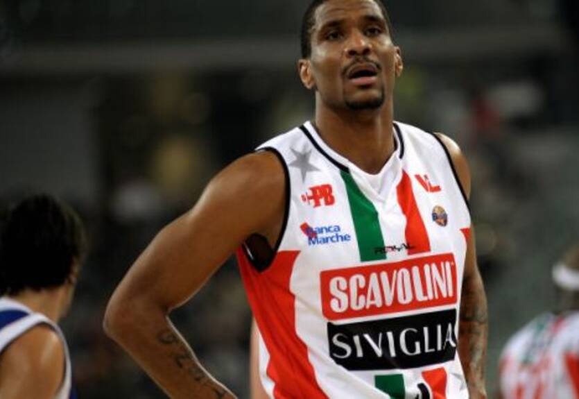 НБА. Нью-Йорк подпишет свингмэна Скаволини