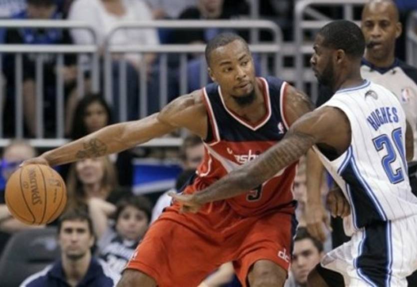 НБА. Хорнетс расстались с Льюисом