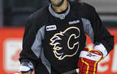 НХЛ. Калгари подписали Сарича