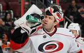 НХЛ. Каролина теряет вратаря