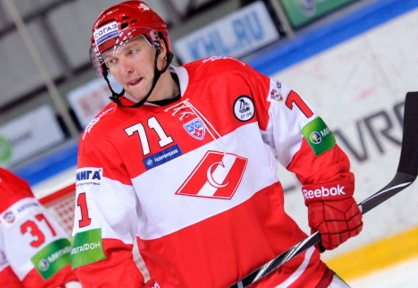 КХЛ. Автомобилист подписал Межея, Заварухина и Сазонова