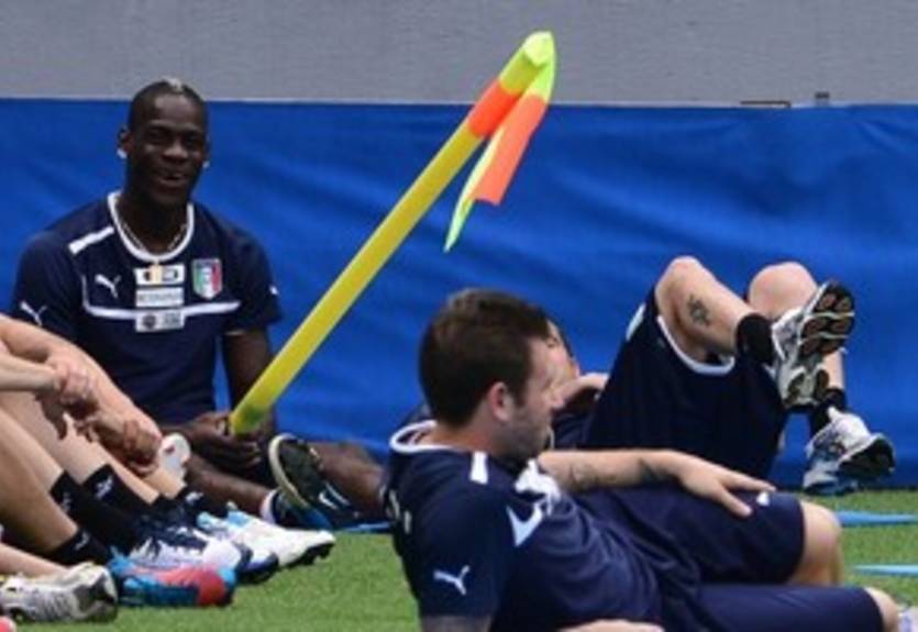 Де Росси: Балотелли должен вырасти