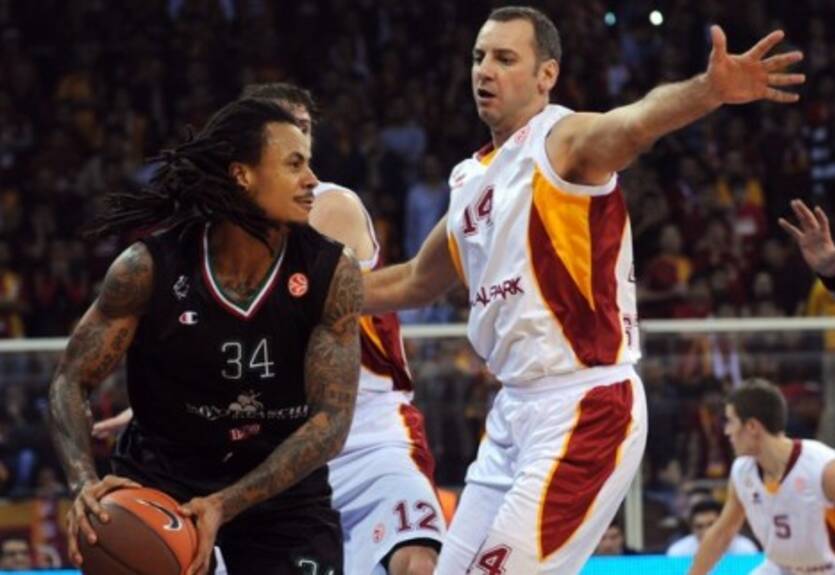 Монтепаски продлит Мосса