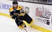 НХЛ. Бостон переподписывает форвардов