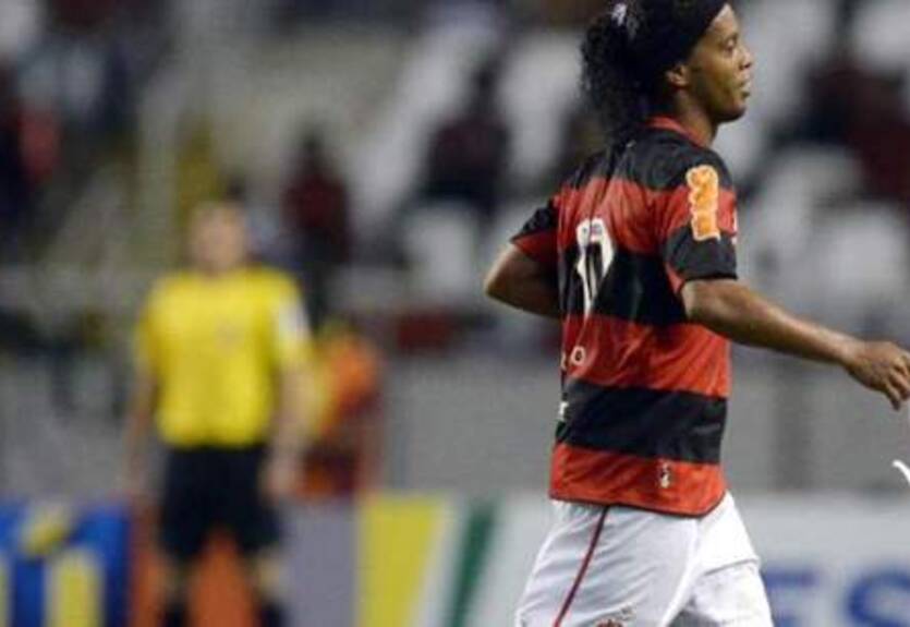 Роналдиньо покинет Фламенго